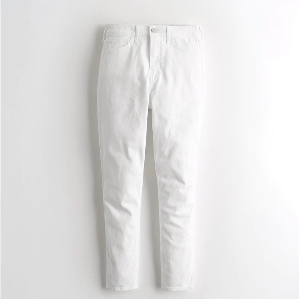 White Mid-Rise Super Skinny Jeans 💕